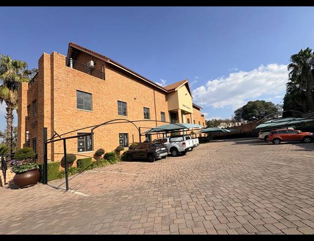 110M² OFFICE TO LET IN FOURWAYS